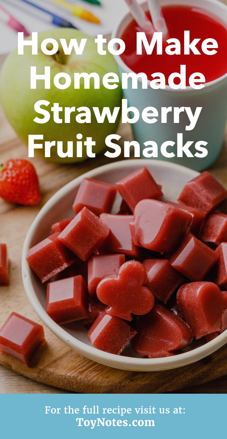 These homemade strawberry fruit snacks are the bomb! YUM.